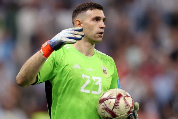 莫佩調(diào)侃撞傷萊諾成就大馬?。骸半y道他不應(yīng)該對我心存感激嗎？”